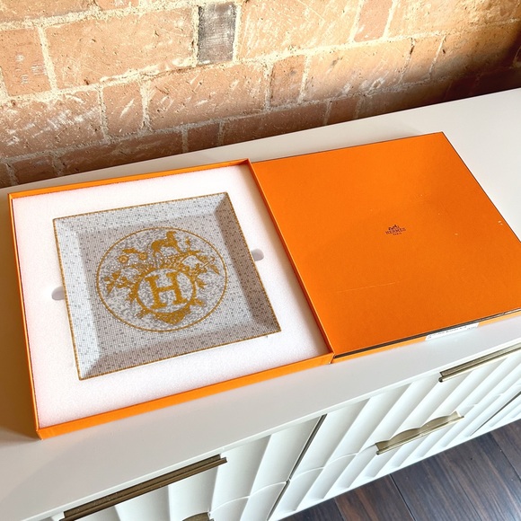 💥SOLD💥 HERMES Classic Petit Carré Mosaique 24 Square Monogram Dish / Plate - Picture 4 of 7